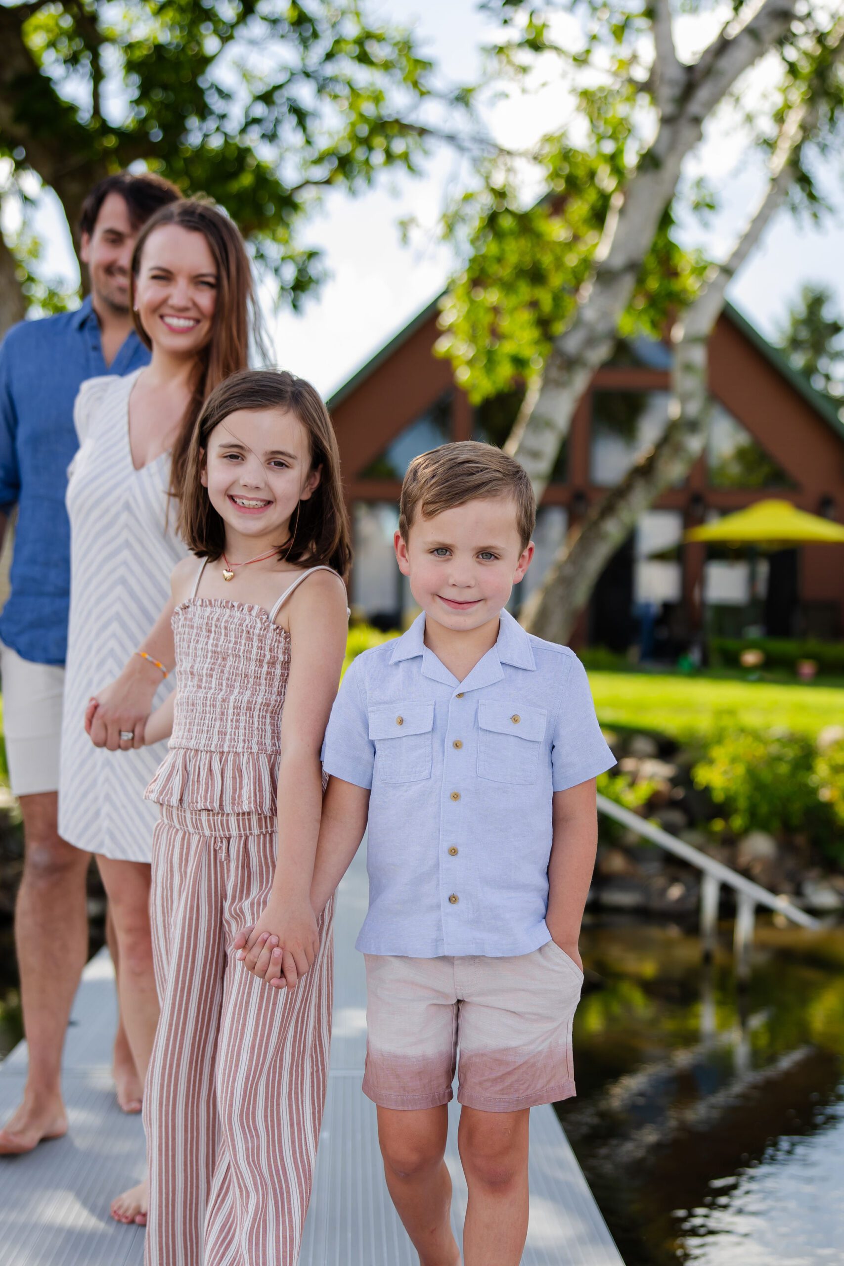 boy leads family for family photos in Bemidji Minnesota