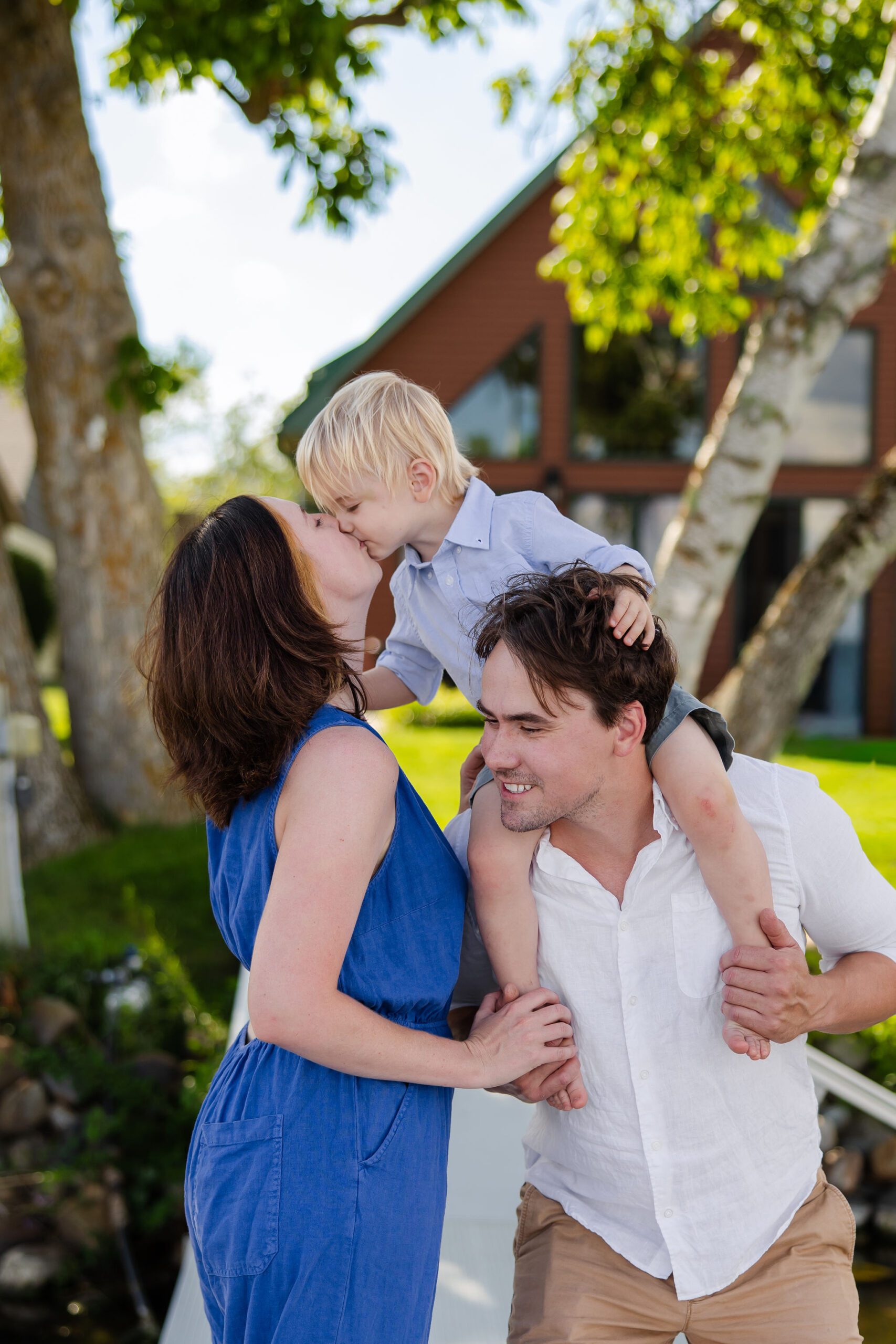 Baby kisses mom for photo