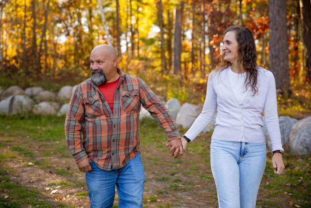 mom and dad walk together for photos